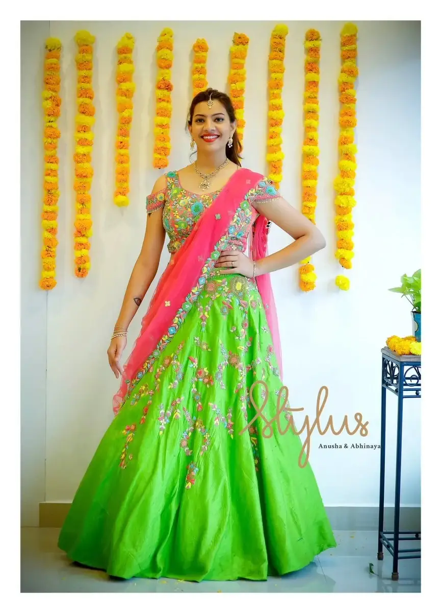 South Indian Queen Singer Geetha Madhuri In Traditional Green Lehenga Choli